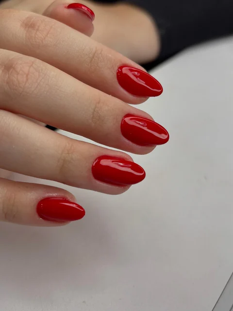 Unhas pintadas de vermelho